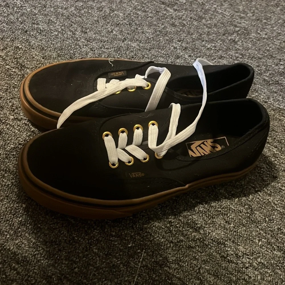 Vans - Picture 2 of 6